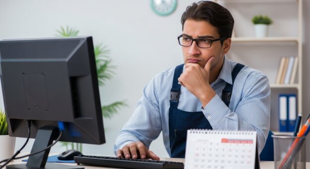 Trabalhador em dúvida entre banco de horas e pagamento de hora extra